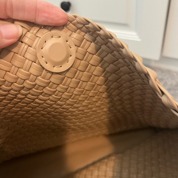 Elegant Tan Woven Tote Bag NWOT - Picture 8 of 8